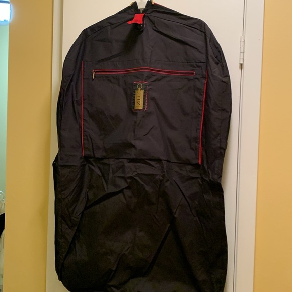 NWOT Men's Authentic ZILLI Black Red Suede Garment Travel/Weekend Bag - Picture 6 of 9